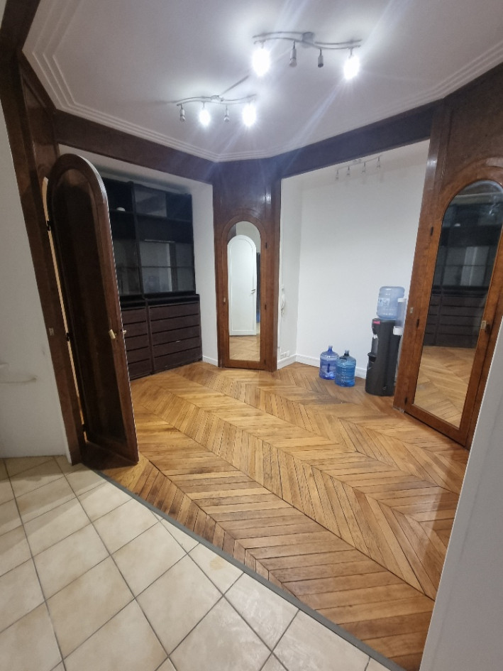 LOCAUX PROFESSIONNELS A LOUER PARIS 75017