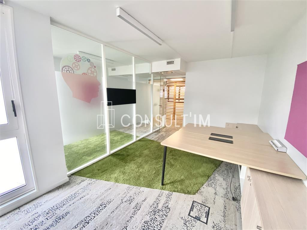 Immeuble indépendant avec espace extérieurs !