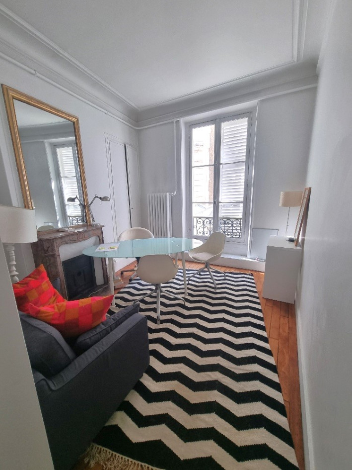 LOCAUX PROFESSIONNELS A LOUER PARIS 75008