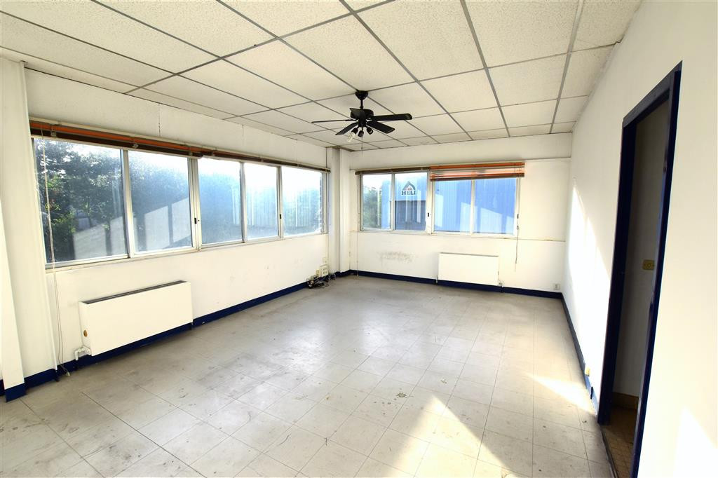 Entrepôt d'activité avec bureaux