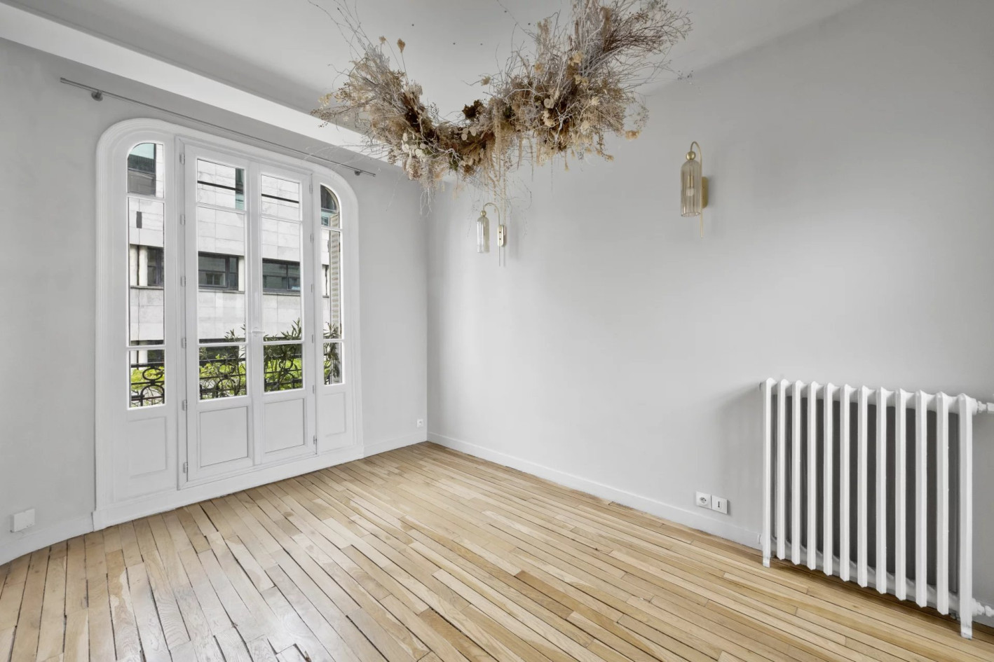 Mairie de Vincennes. Charmant local professionnel à louer de 49 m2 au 2ème étage