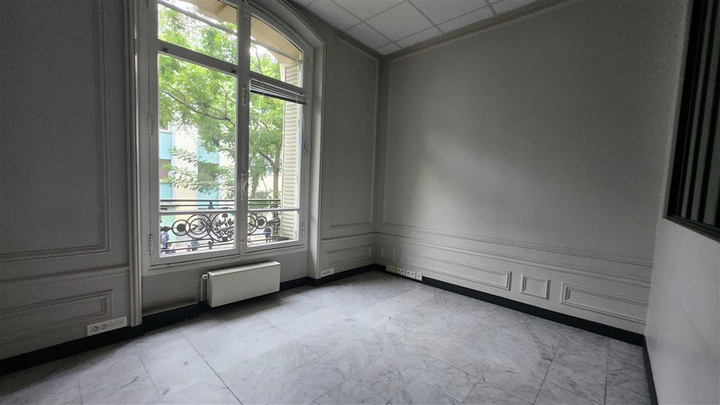 Au pied de la la place d'Alésia