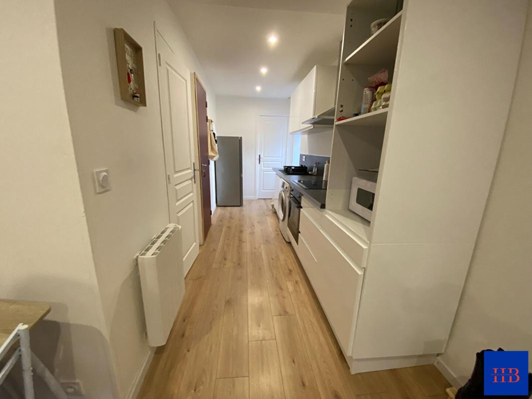 A VENDRE Immeuble avec 2 appartements rénovés Vire Normandie 4 pièce(s)