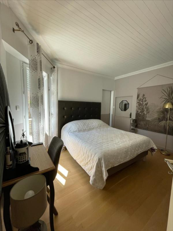IMMEUBLE AU RDC COMMERCE ET APPARTEMENT AU DESSUS