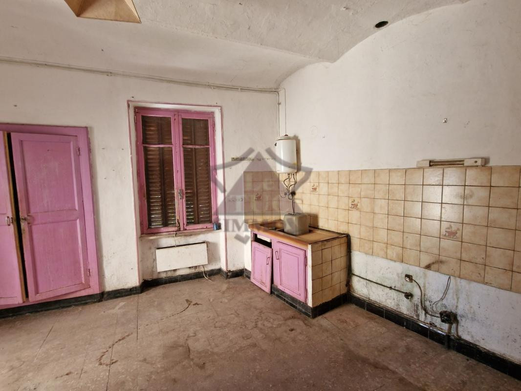 Maison de village à rénover avec terrain attenant