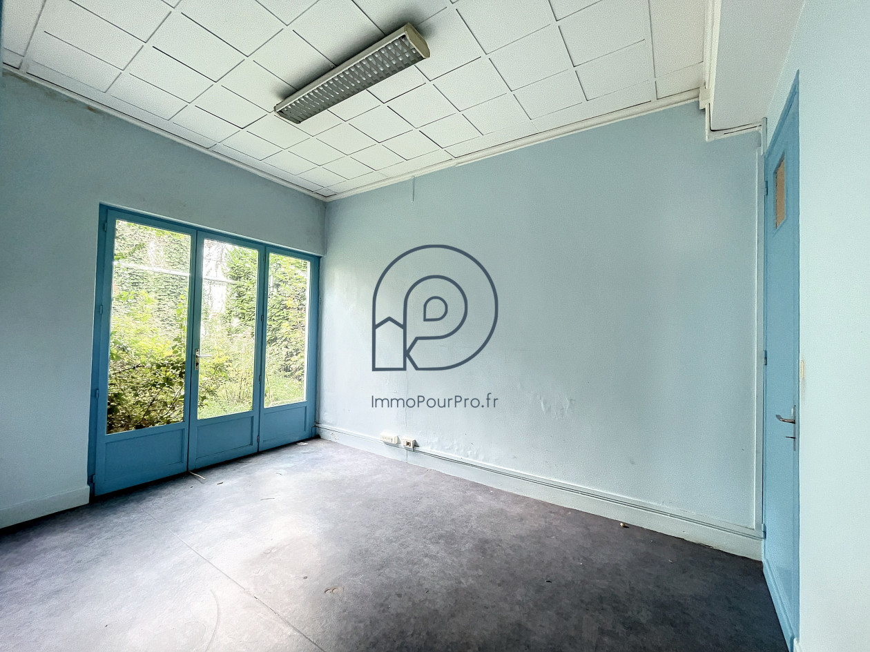 Rdc pour profession libérale : 2 lots de 136 m2 et 163 m2