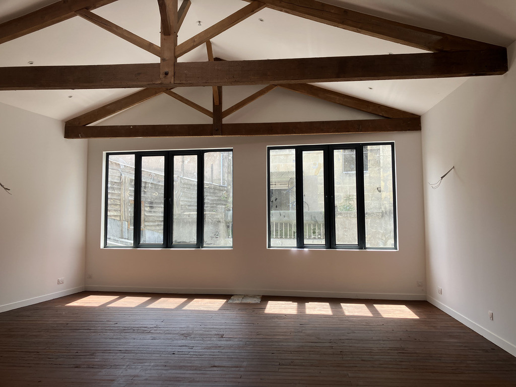 A LOUER - LOCAL COMMERCIAL 210m² - CENTRE-VILLE