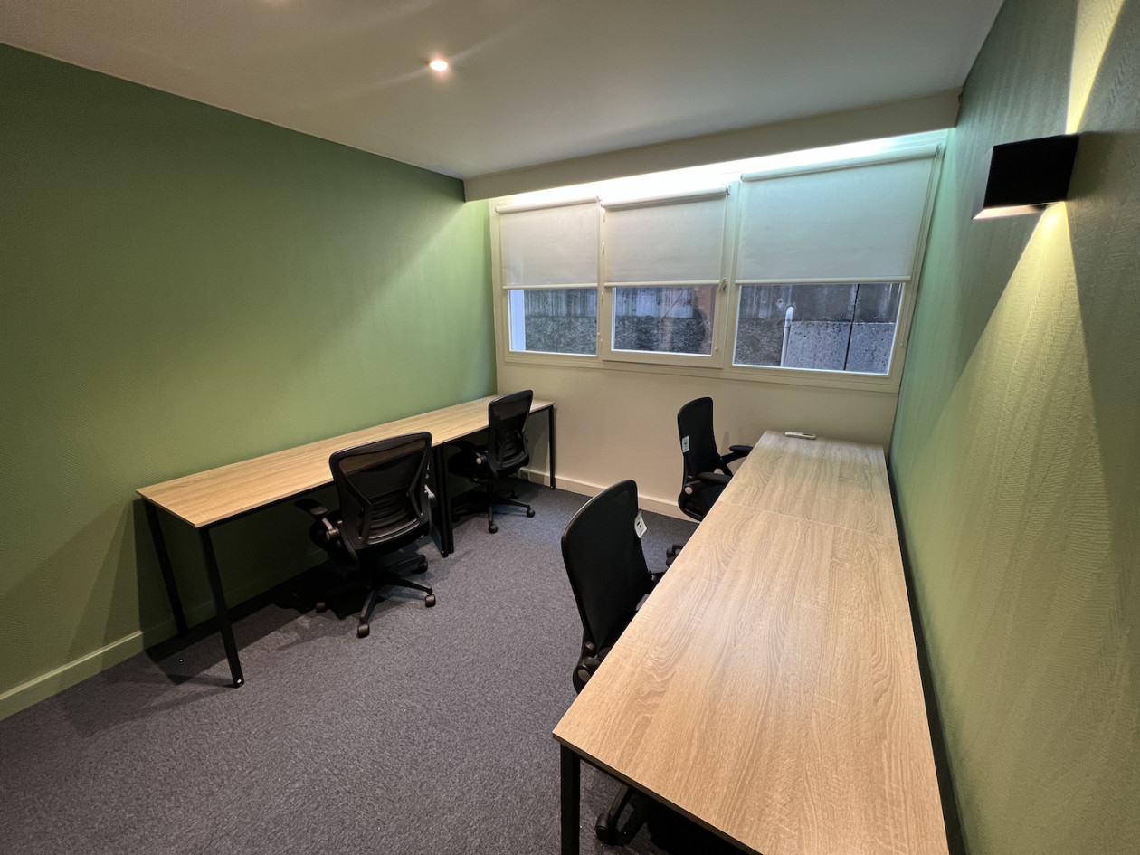 Bureau  allant de 10 à 35 m² (140 m² en tout) dispo pour activités médicales et paramédicales