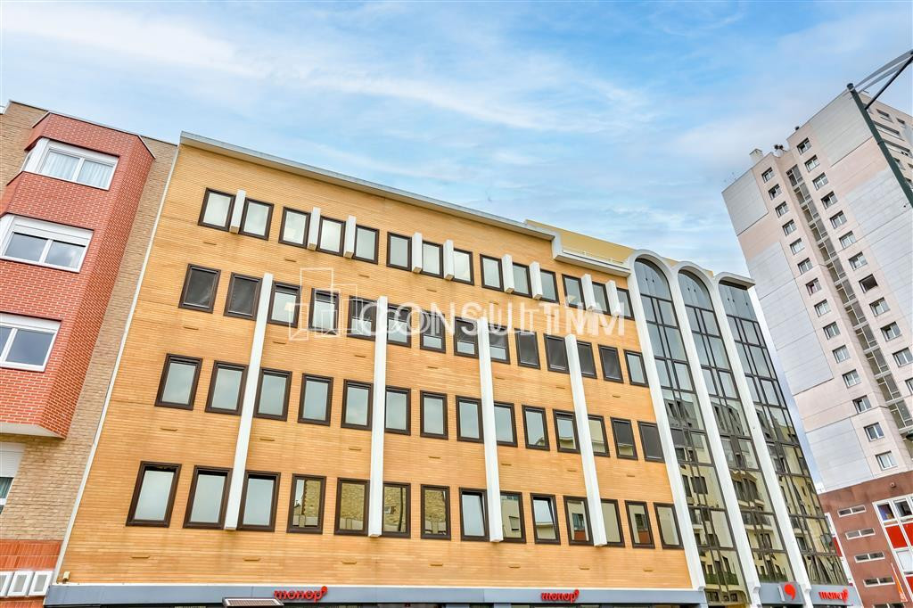 A LOUER 93 m² de bureaux au 2ème étage