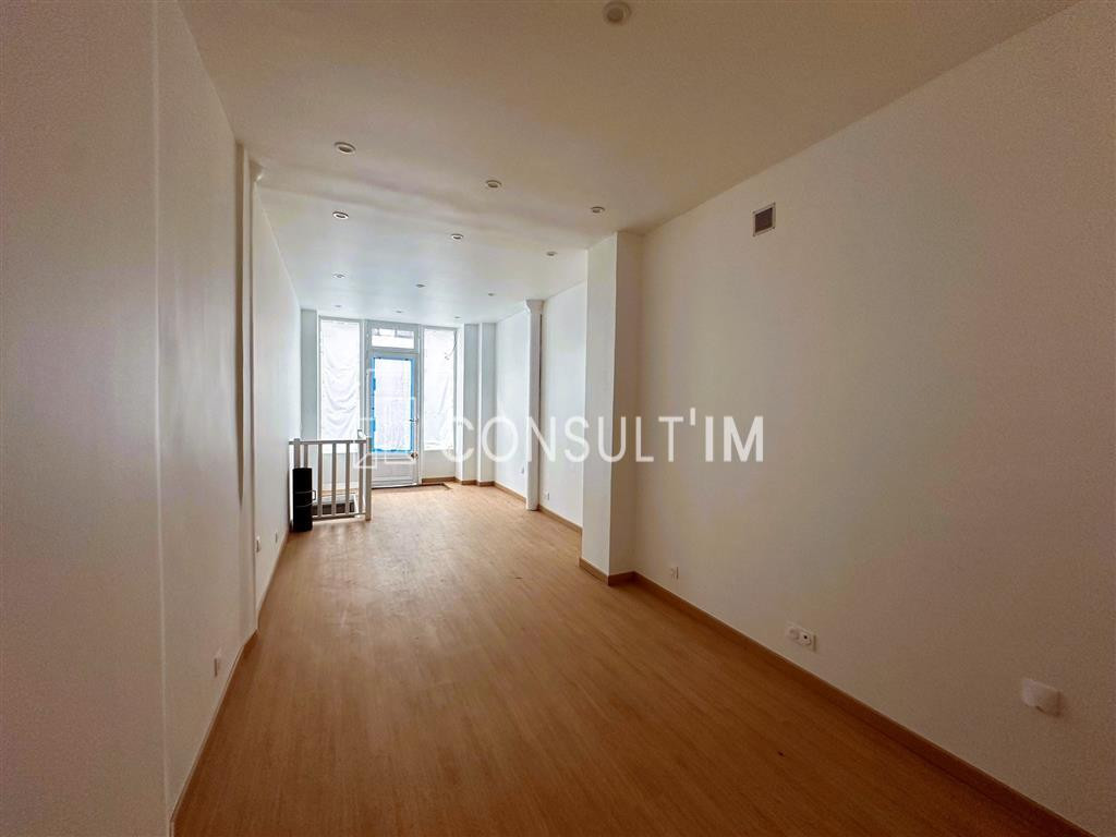 A proximité de l'Avenue Charles de Gaulle, une boutique de 34 m² en location pure disponible !