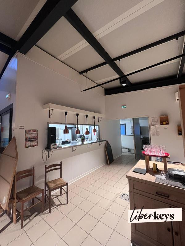 Aux portes de Vannes – Bâtiment Commercial récent divisible 470 m²