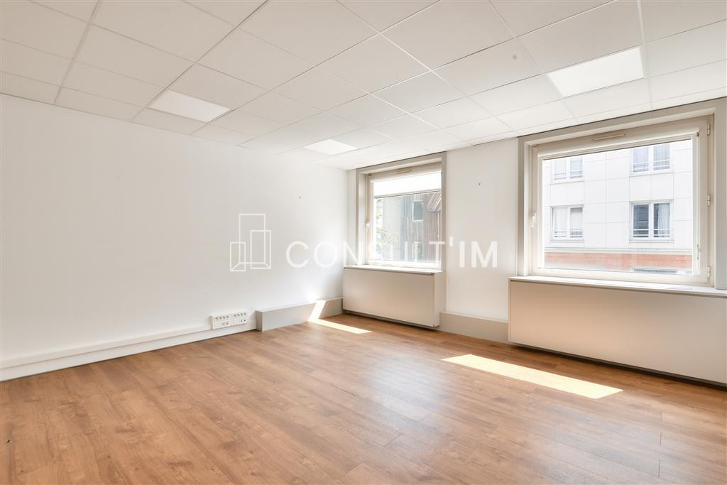 A proximité du Pont de Suresnes, à vendre des bureaux de 480m² au 1er étage