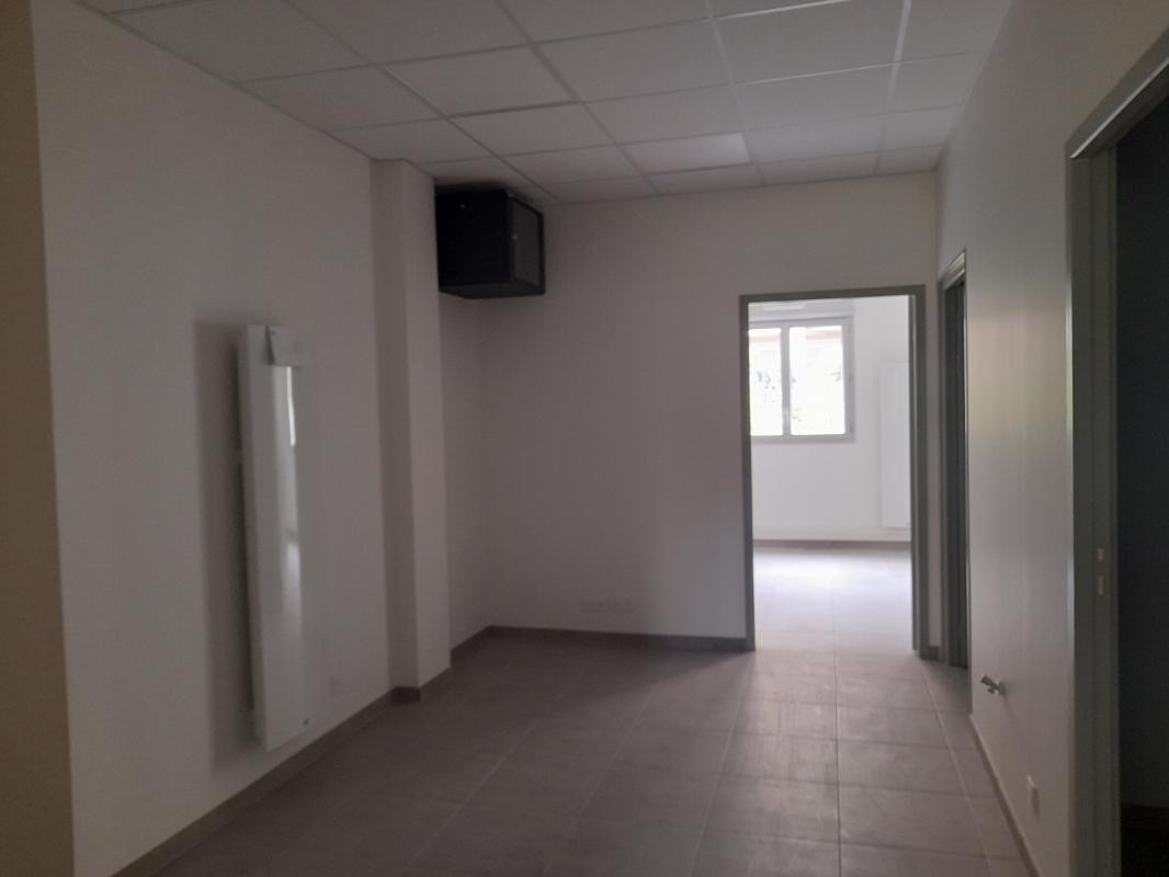 SANS FRAIS - Local professionnel 82m² + stationnement privatif - Hôpital