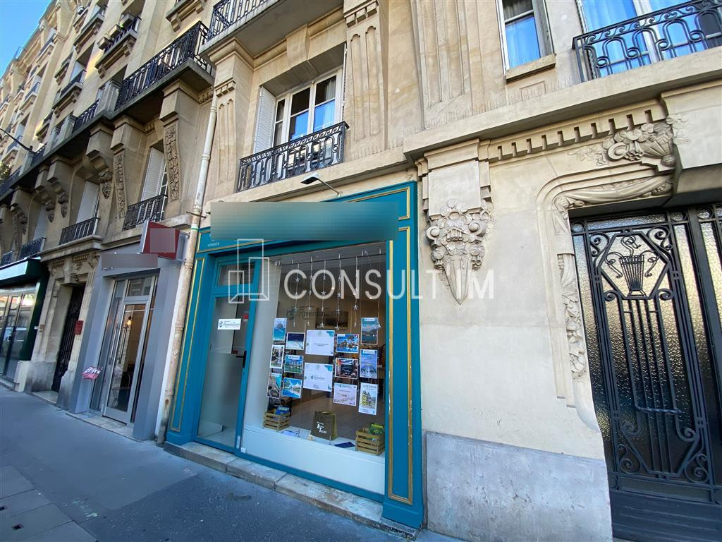 A vendre en exclusivité, à proximité de la place Felix Eboué, local commercial de 55 m²