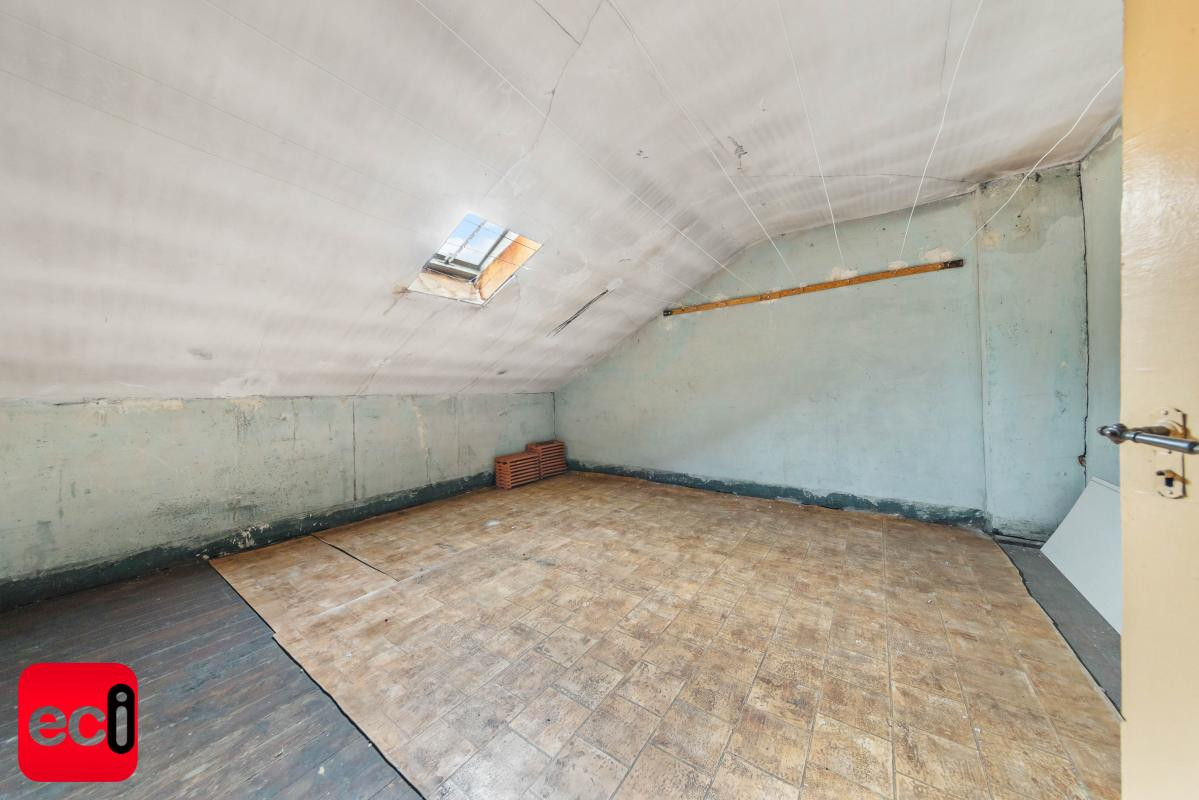 ALGRANGE : Immeuble 225m² à rénover + 3 garage
