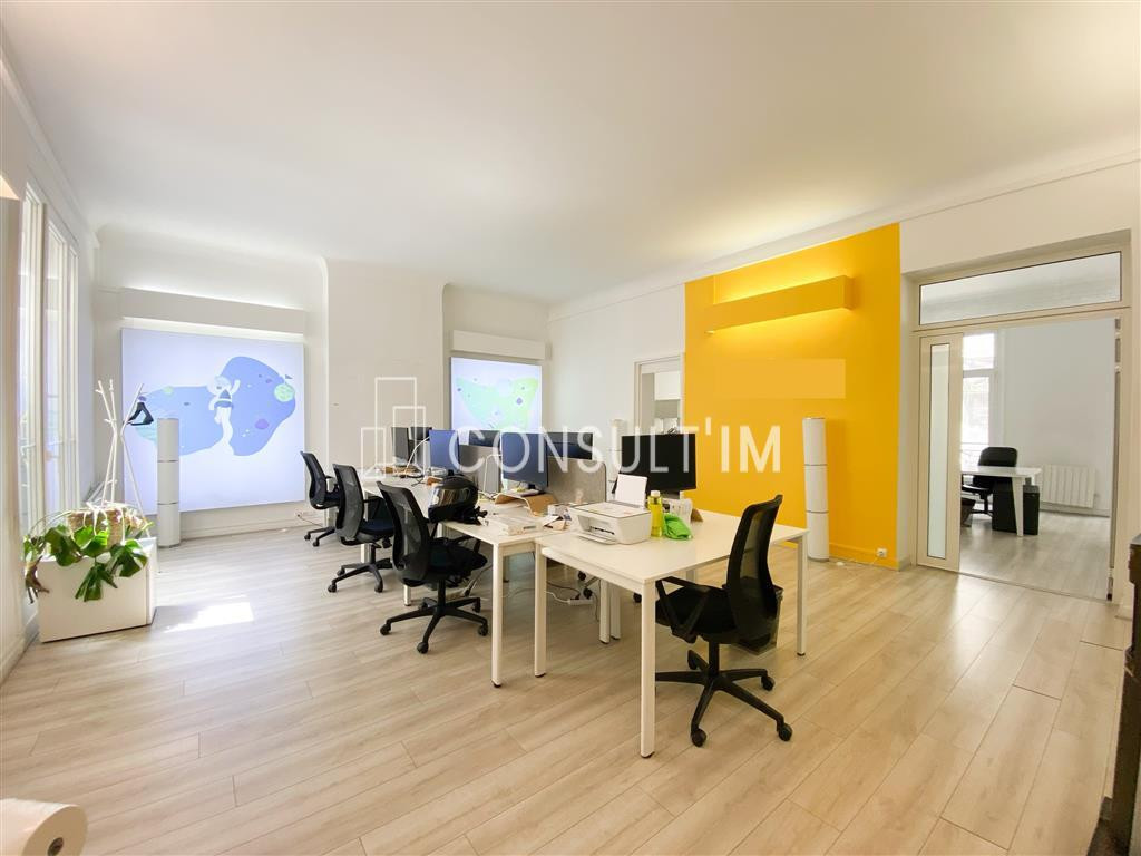 A deux pas de la Place de l'Opéra, à louer bureaux de 130m² avec de beaux volumes