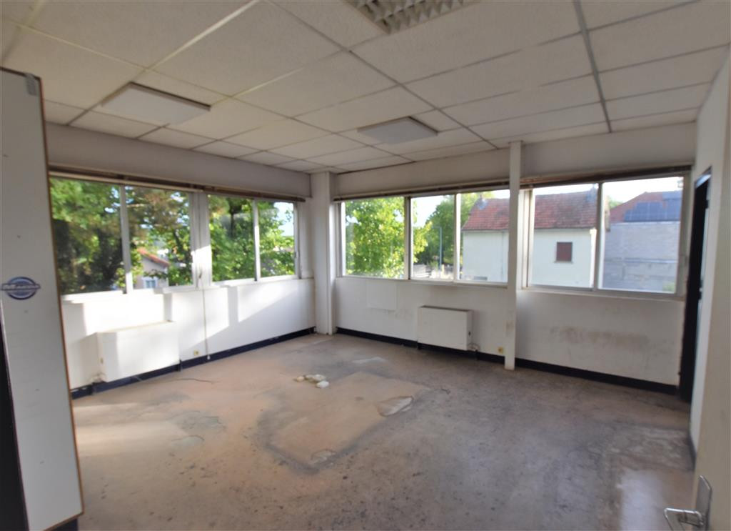 Entrepôt d'activité avec bureaux
