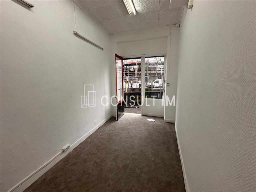 EMétro Nationale, une boutique de 14m² disponible immédiatement en LOCATION PURE