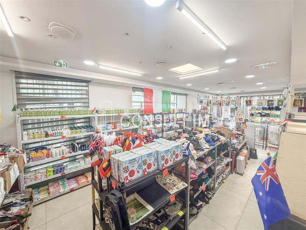 Chaussée d'antin, à louer boutique de 385 m²