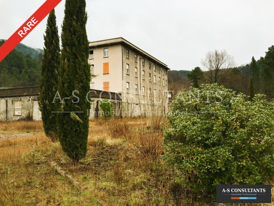 LOCAL COMMERCIAL - DOMAINE A VENDRE