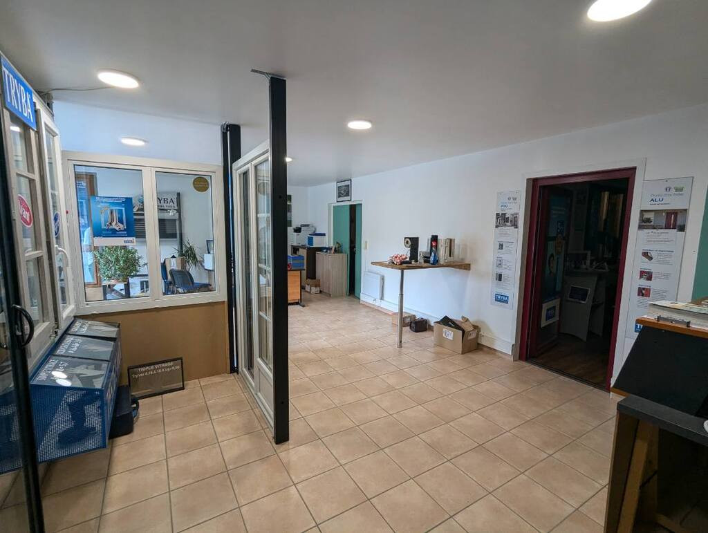 EXCLUSIVITÉ - BÂTIMENT ARTISANAL/COMMERCIAL 304 m²