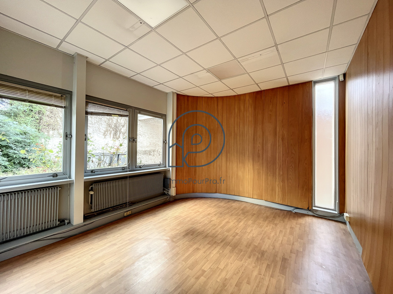 Rdc pour profession libérale : 2 lots de 136 m2 et 163 m2