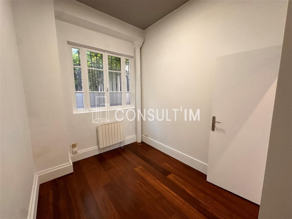 Rue de Montreuil, une boutique de 52m² à louer immédiatement