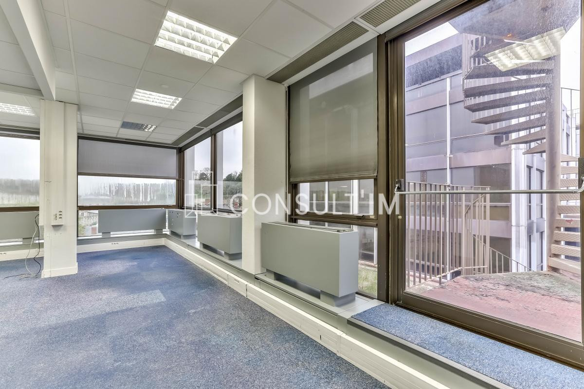 Bureaux à Vendre, prix très attractif, au 9ème étage avec vue exceptionnelle sur Paris et St Cloud