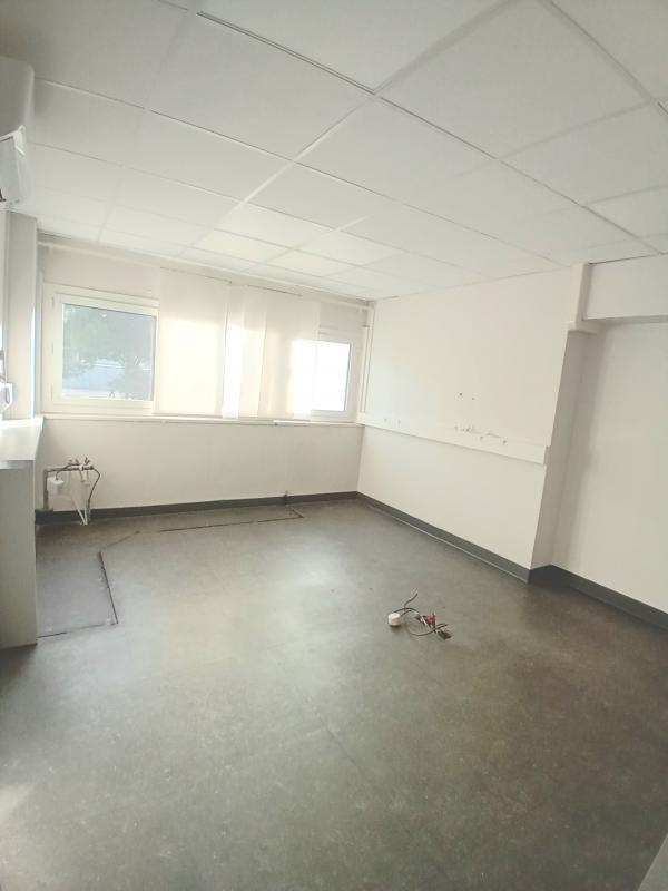 SANS FRAIS - LOCAL 97m² MICHELET PRADO