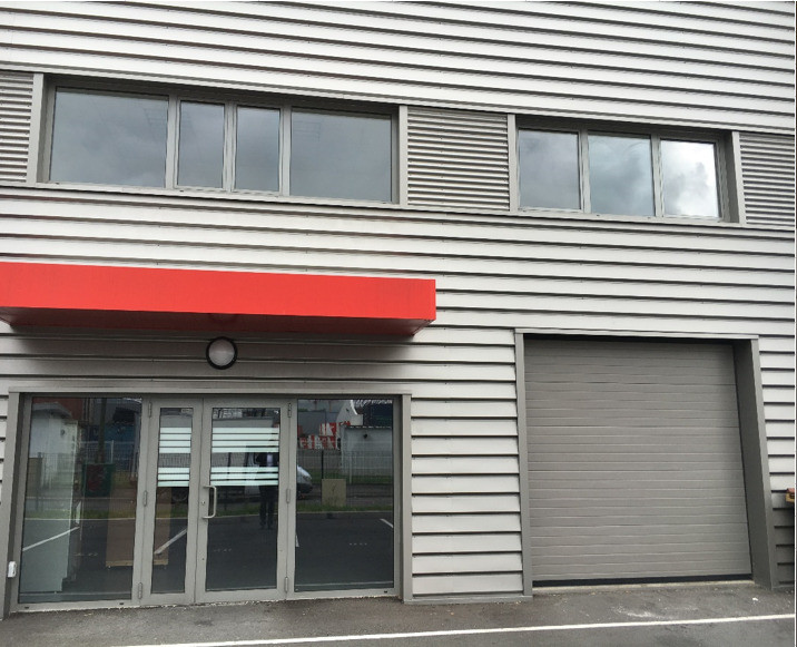 Entrepôt en face du centre commercial Qwartz