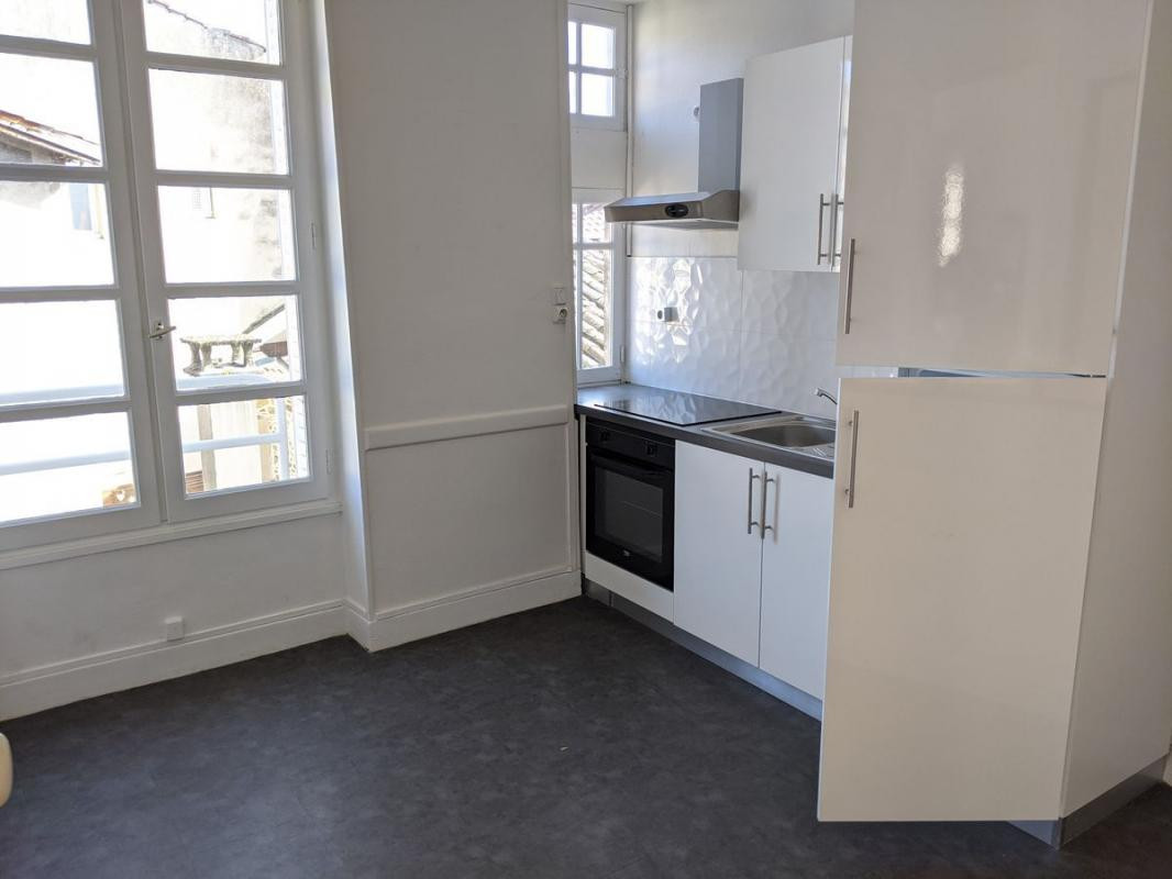Immeuble de 3 appartements au centre de Condrieu