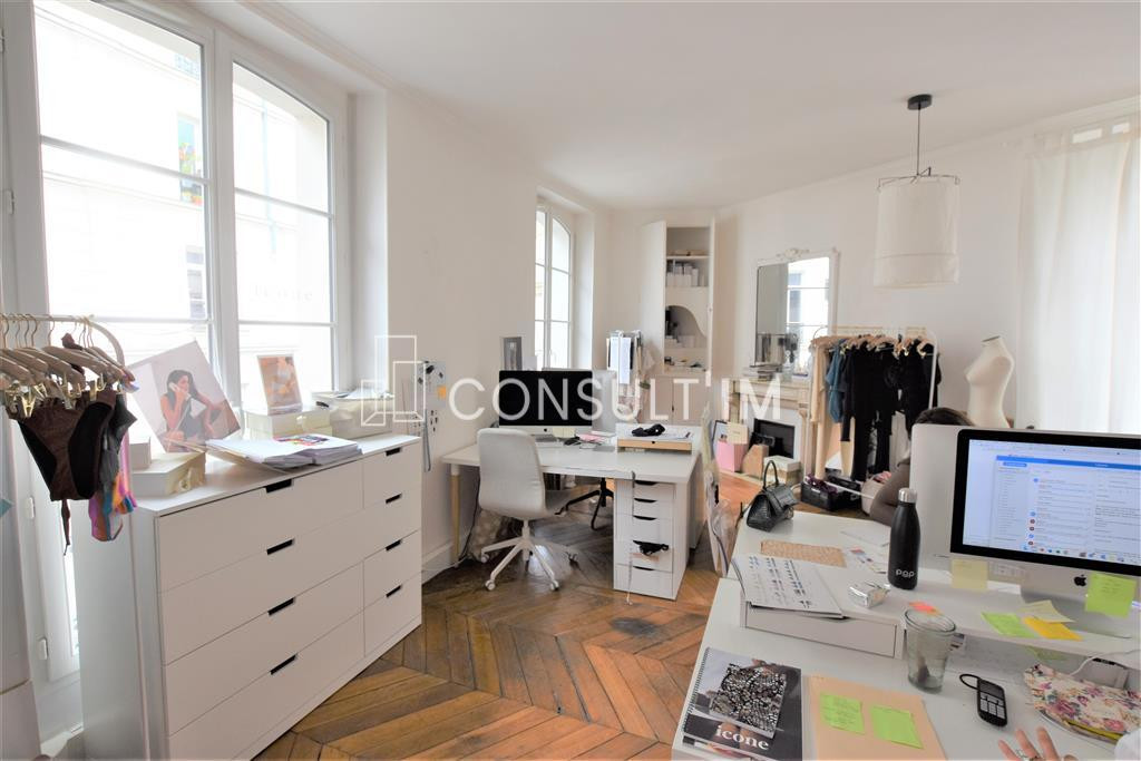 Proche sentier, à louer bureaux lumineux au 3eme étage