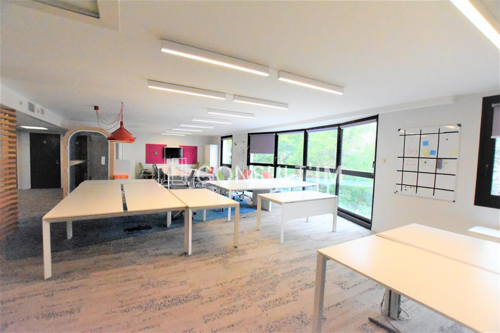 Immeuble indépendant avec espace extérieurs !