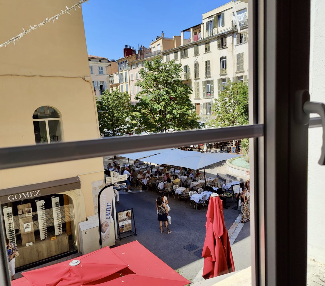 Grand bureau médical à louer dans un cabinet de groupe, en zone franche à Toulon!