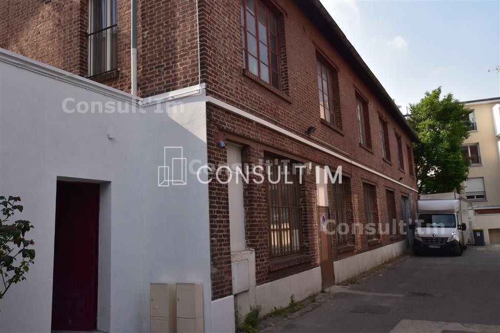 Locaux style atelier/loft en duplex avec accès indépendant et monte charge