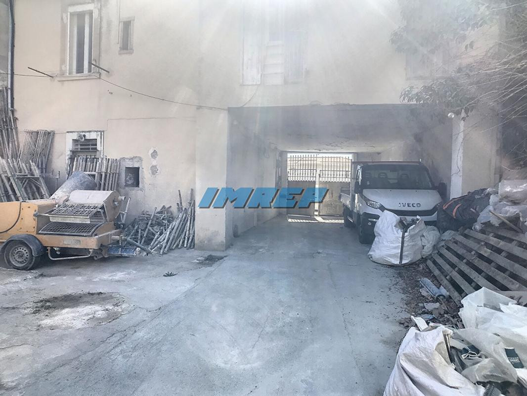 13014   502 m2 parcelle  Immeuble  de 154 m2 avec entrepot en fond de cour