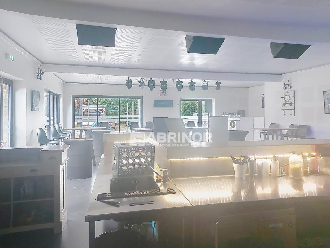 LOCAL COMMERCIAL de 384m² sur une parcelle de 2700m²