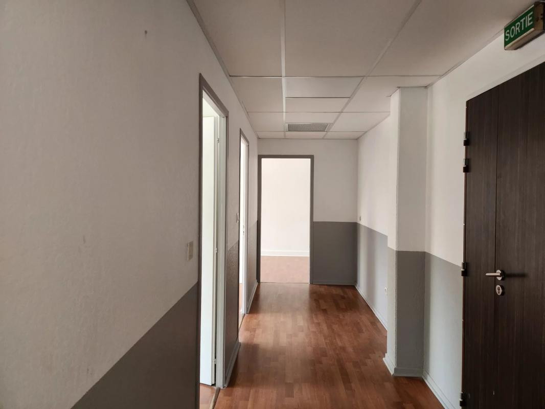 Bureaux neufs - Près d'Arènes