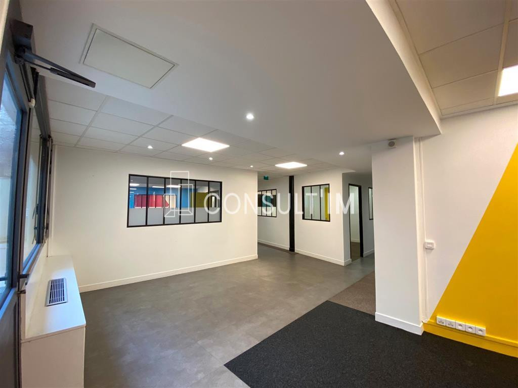 Au métro Exelmans, 277m² de bureaux en rez-de-chaussée donnant sur rue en location