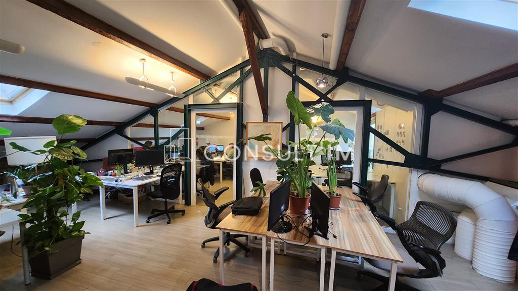 A proximité de l'Ile Saint Louis à louer bureaux d'environ 534 m²