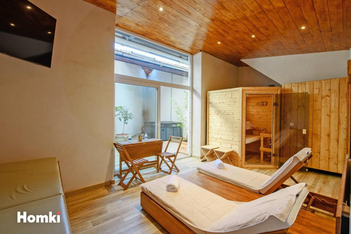 Belle opportunité Immeuble de rapport 4 Lots 202m² centre-ville de Nîmes place Severine excellente r