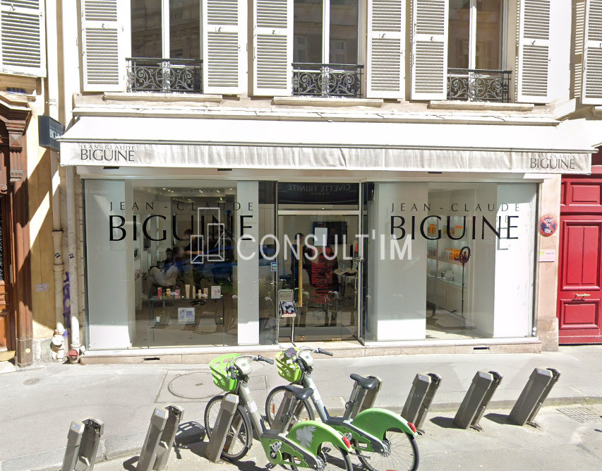 Saint Lazare, à louer une boutique de 98 m² de plain pied