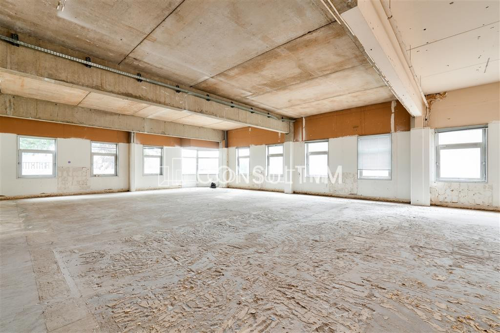 A VENDRE, Immeuble indépendant de 2306m², à proximité de la gare de St-Cloud et du T2, non divisible