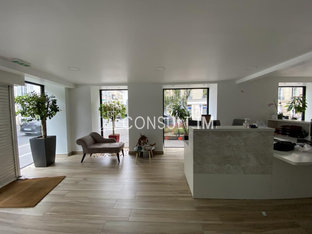 A LOUER IMMEUBLE INDEPENDANT EN R+3