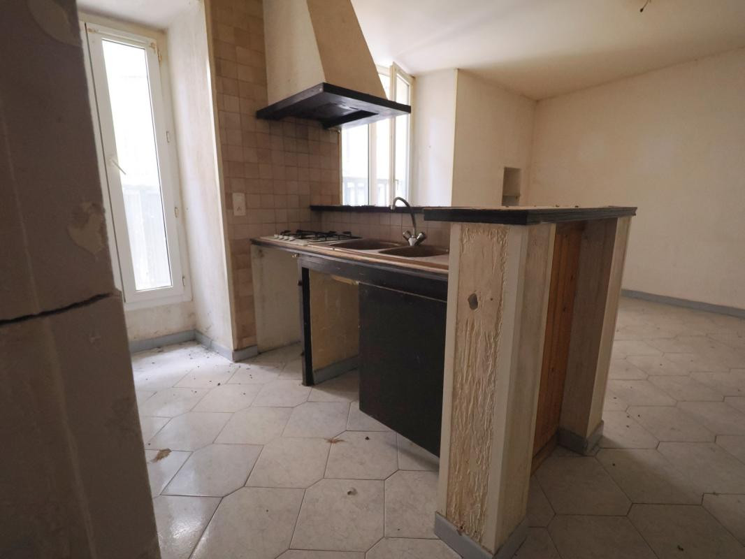 A VENDRE A DIGNE LES BAINS LOT DE 15 APPARTMENTS DONT 8 A RENOVER , PLEIN CENTRE VILLE