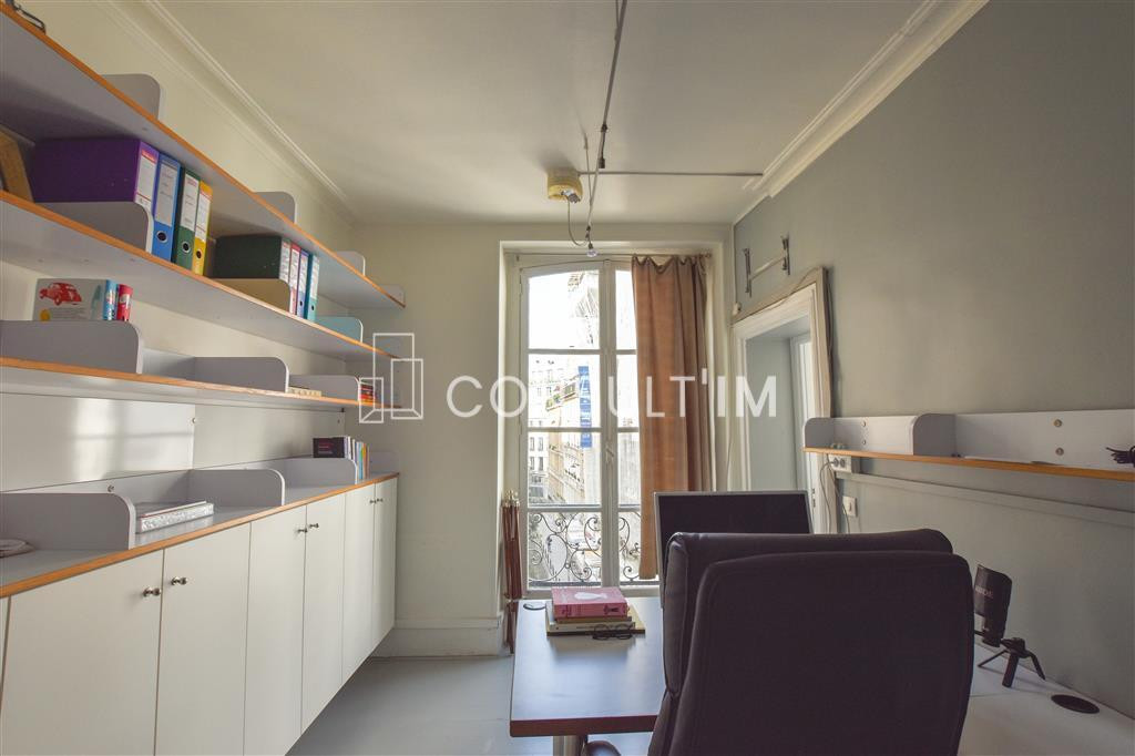 Proche Sentier, bureaux lumineux à louer