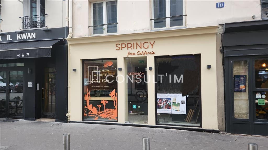Place du marché Saint-Honoré, une boutique à louer de 48 m² en RDC et 13 m² en sous-sol