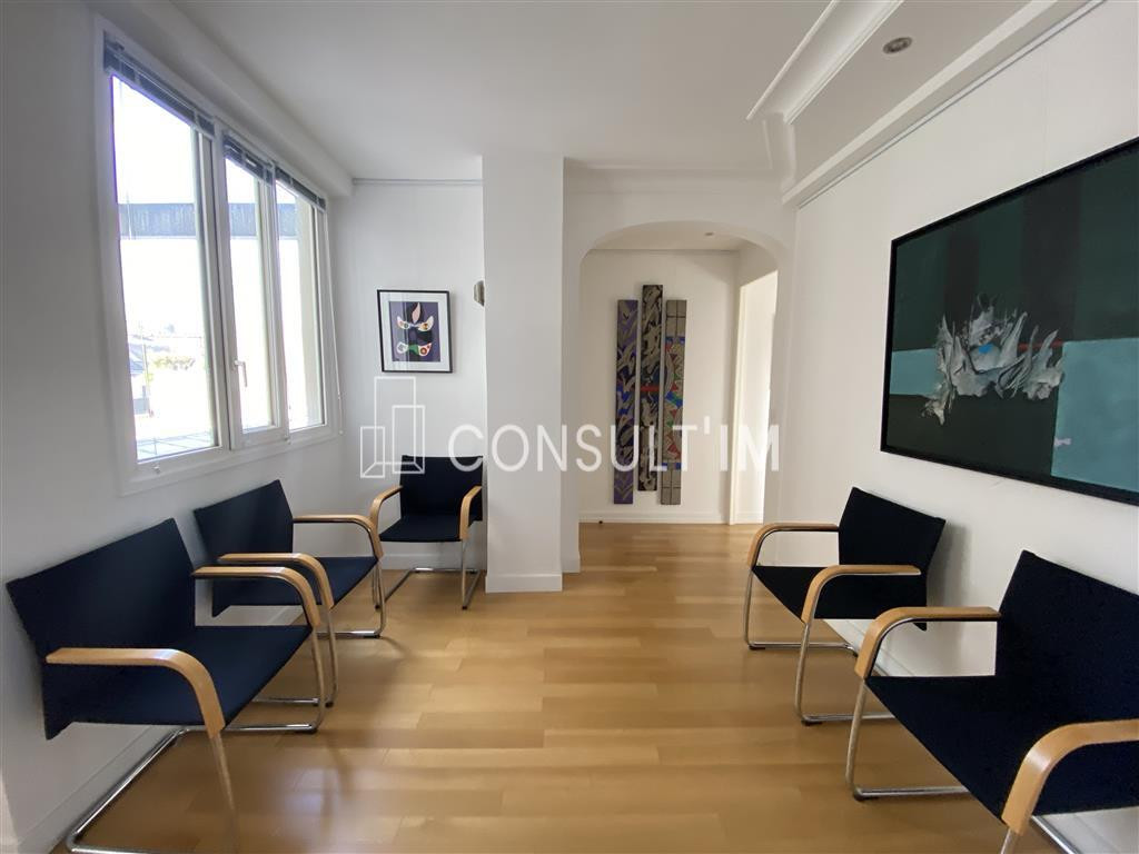A louer, magnifiques bureaux lumineux avec vue dégagée