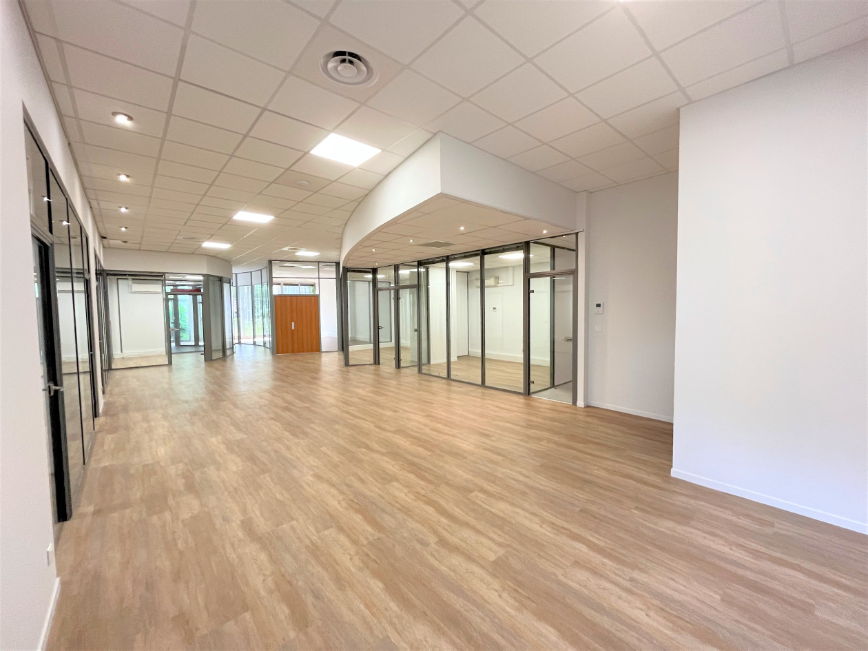 AGEN CENTRE BUREAUX RÉNOVÉS CLIMATISÉS 260 M² JARDIN 80 M²