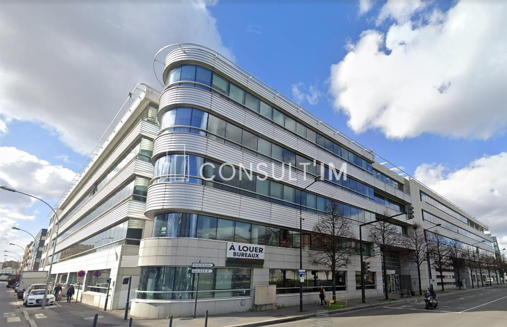 A toute Proximité de la station Plaine Stade de France - 901m² de bureaux lumineux et modulables